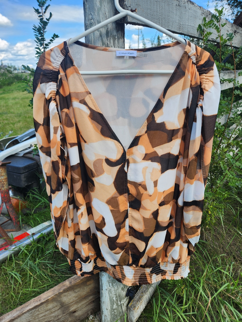 Calvin Klein Abstract Print V-Neck Long Sleeve Top in Brown, Tan & Cream